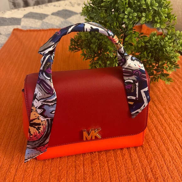 Michael Kors Handbags - Michael Kors crossbody bag 🤎✨